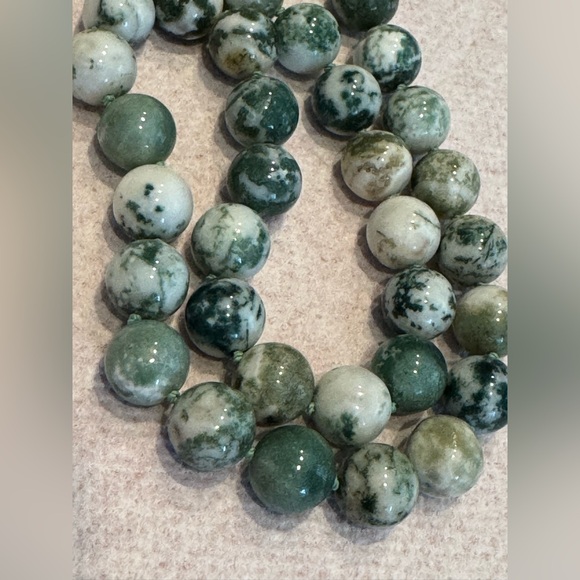 Natural Moss agate 10 mm bead necklace w/ 14k gold clasp - 18.5” - Picture 4 of 6